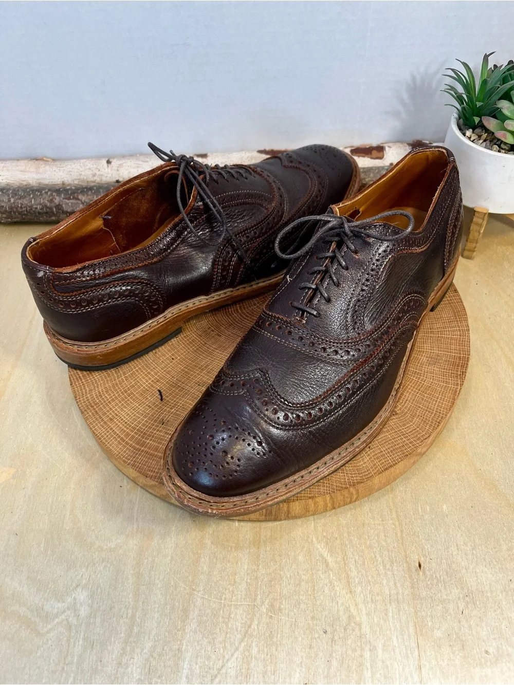 Allen Edmonds Neumok 2.0 Wingtip Oxford – Brown Leather – Men's Size 10D